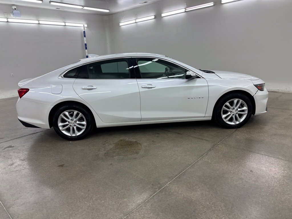 Used 2018 Chevrolet Malibu LT w/ Leather Package FWD image 12