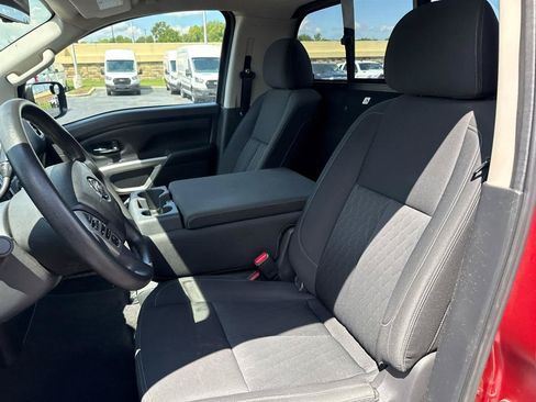 Used 2017 Nissan Titan SV AWD/4WD image 13