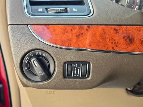 Used 2014 Chrysler Town & Country Touring-L w/ Driver Convenience Group FWD image 40