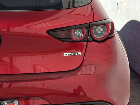 Used 2020 MAZDA MAZDA3 Premium image 6