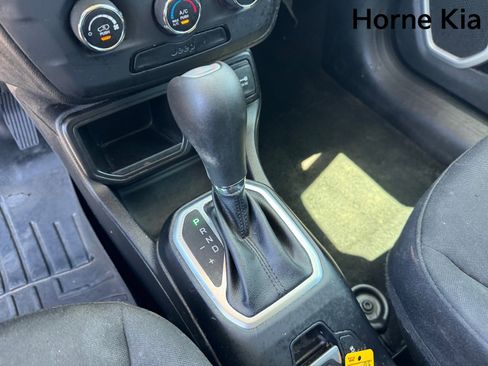 Used 2019 Jeep Renegade Sport FWD image 21