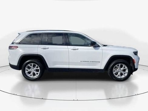 Used 2024 Jeep Grand Cherokee Limited image 2