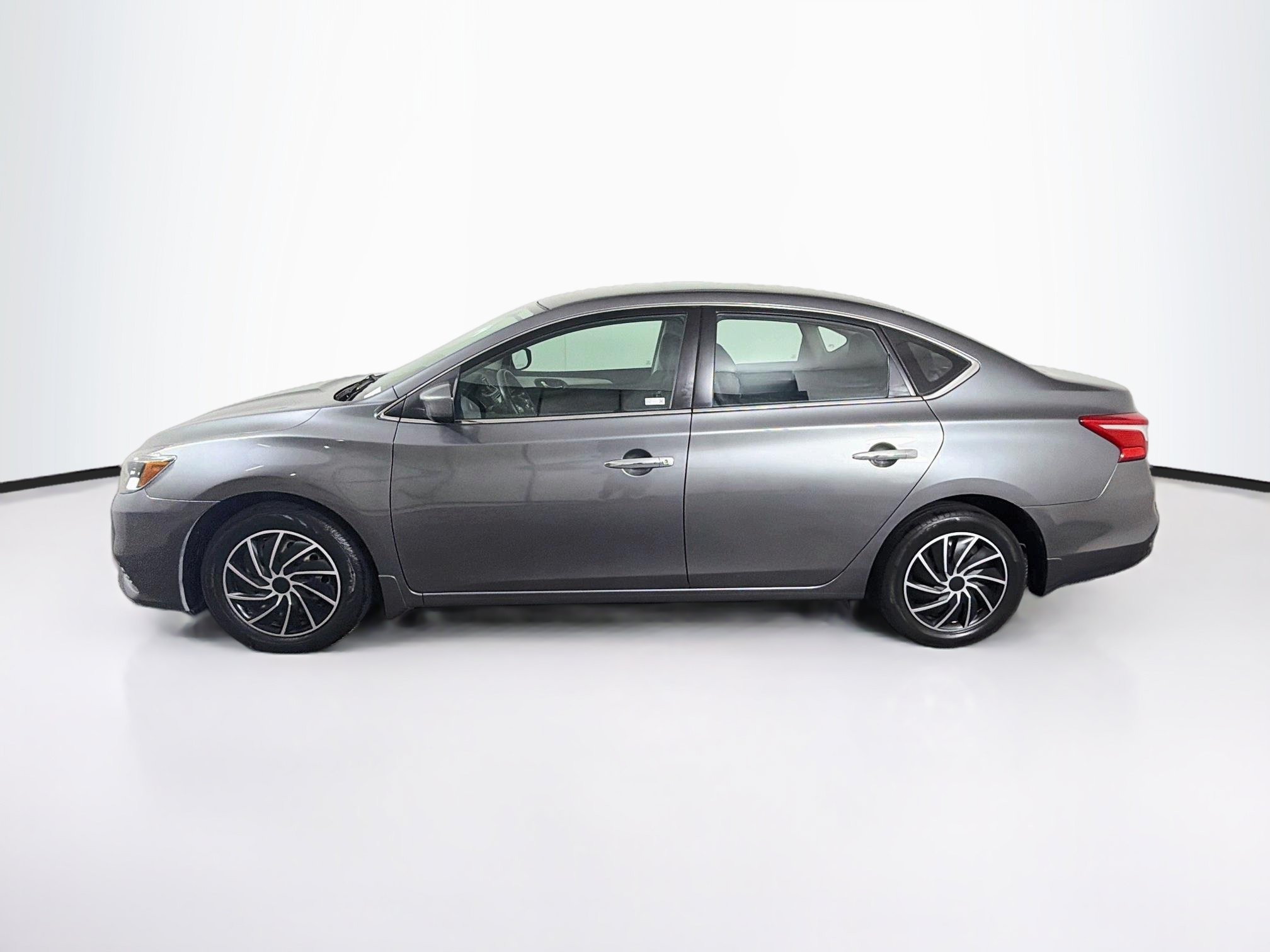 Used 2018 Nissan Sentra S FWD image 4