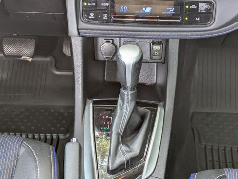 Used 2018 Toyota Corolla SE w/ SE Premium Package FWD image 14