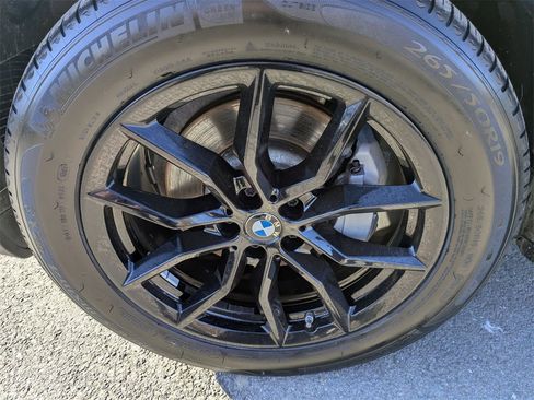 Used 2025 BMW X5 xDrive50e image 9