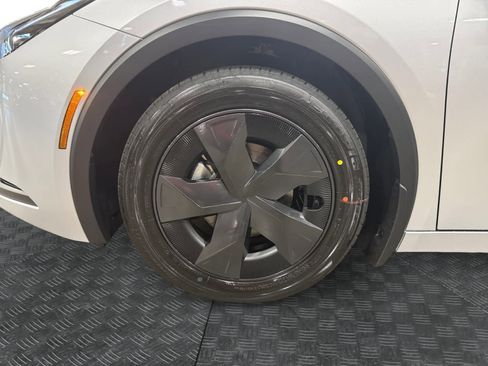 New 2026 Toyota Prius LE image 14