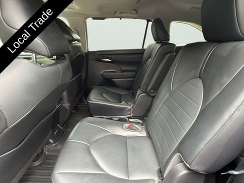 Used 2021 Toyota Highlander XLE FWD image 29