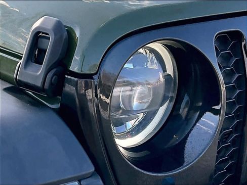 Used 2023 Jeep Wrangler Unlimited w/ Cold Weather Group image 33