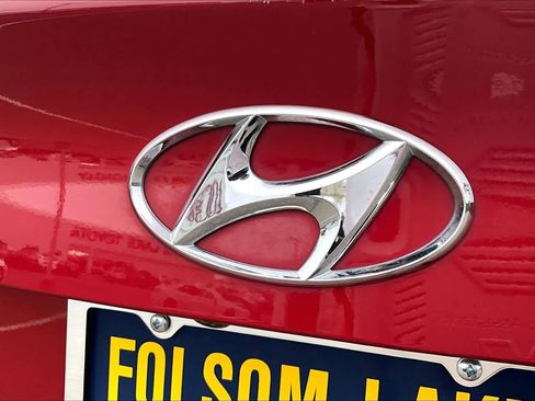 Used 2018 Hyundai Elantra SEL image 9