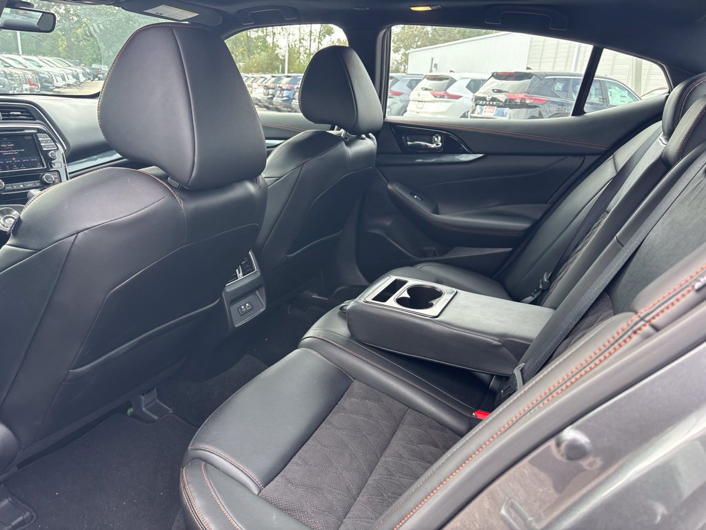 Used 2023 Nissan Maxima SR w/ Sport Mat Group FWD image 7