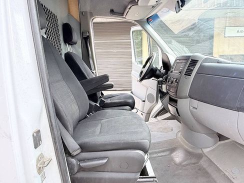 Used 2015 Mercedes-Benz Sprinter 2500 image 23