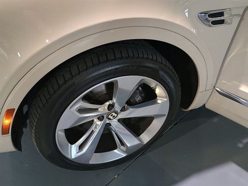 Used 2019 Bentley Bentayga AWD/4WD image 50