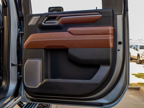 Used 2025 GMC Sierra 2500 Denali Ultimate image 39