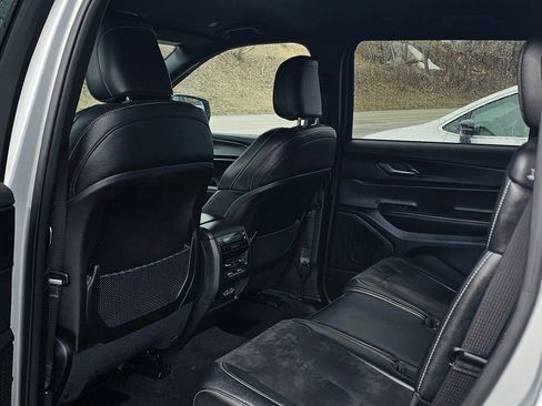 Used 2024 Jeep Grand Cherokee L Laredo image 20