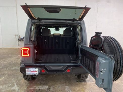 Used 2025 Jeep Wrangler Unlimited Sahara w/ Safety Group AWD/4WD image 9