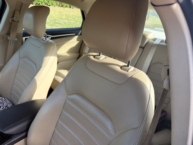 Used 2014 Ford Fusion SE w/ Equipment Group 202A FWD image 10