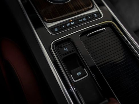 Used 2018 Jaguar XF First Edition image 31