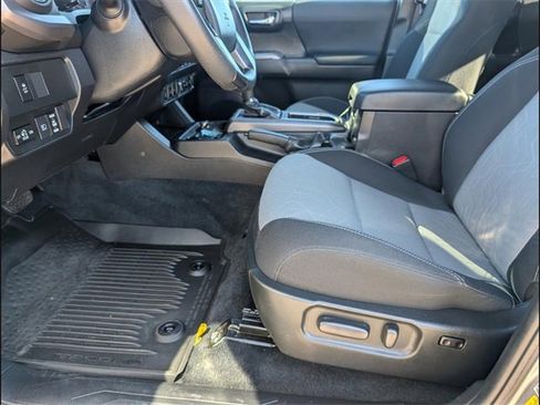 Used 2023 Toyota Tacoma TRD Sport image 9