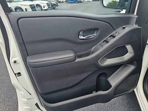 New 2025 Nissan Frontier SV w/ SV Convenience Package image 12