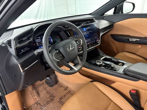 Used 2024 Lexus RZ 300e Premium FWD image 4