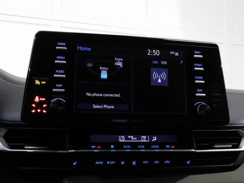 Used 2021 Toyota Sienna XLE image 50