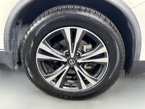 Used 2019 Nissan Rogue SV w/ Premium Package image 32