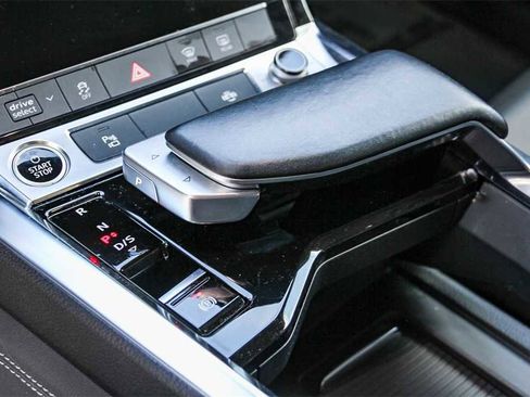 Used 2022 Audi e-tron Premium w/ Convenience Plus Package image 20