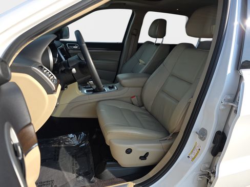Used 2018 Jeep Grand Cherokee Limited AWD/4WD image 13
