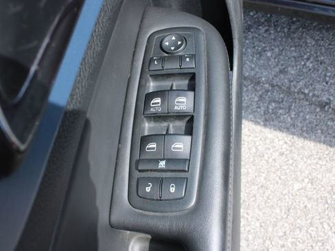 Used 2015 Chrysler 200 S FWD image 11