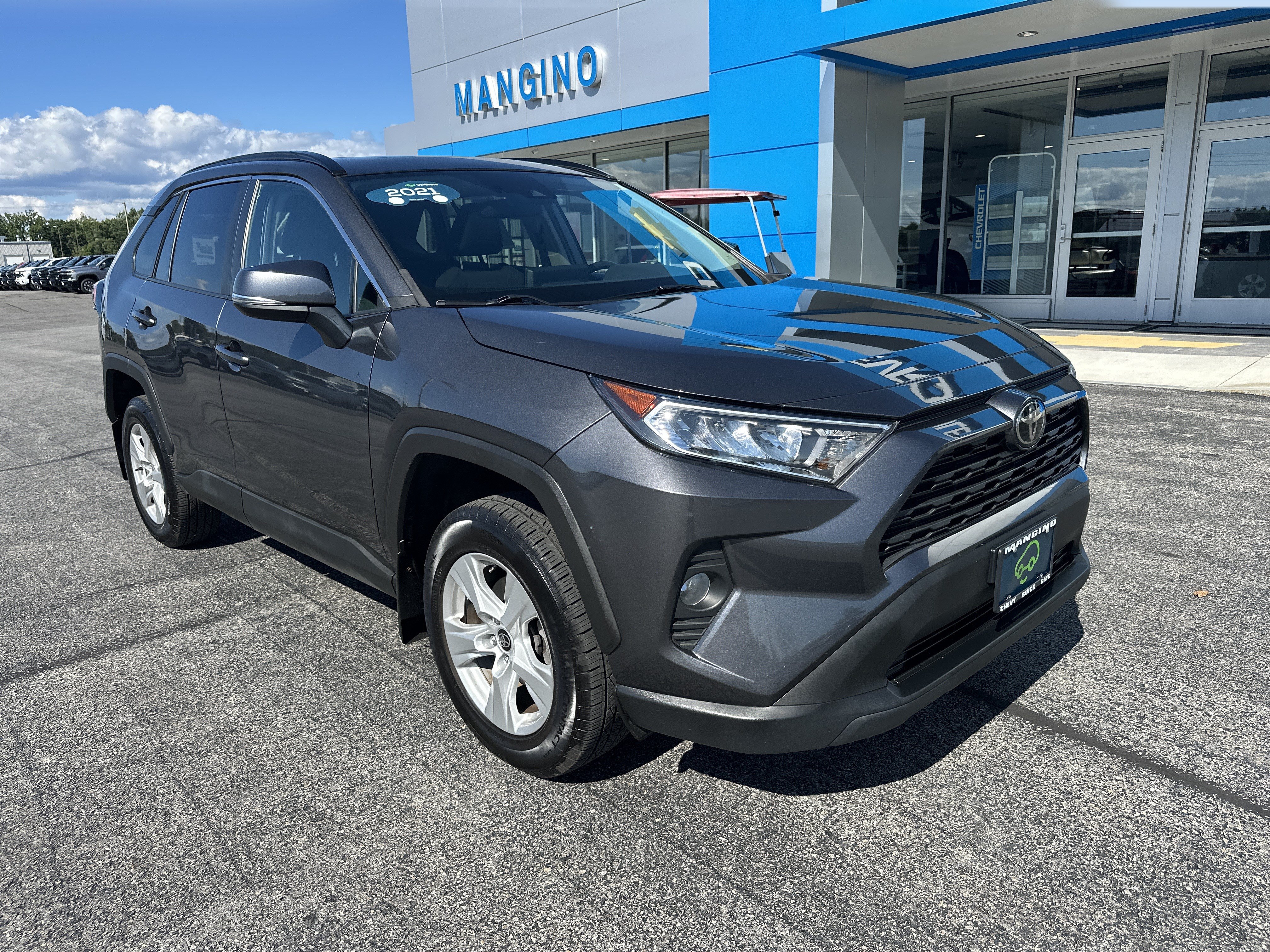 Used 2021 Toyota RAV4 XLE w/ Convenience Package AWD/4WD image 2