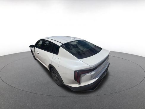 Used 2025 Kia K4 LXS image 3