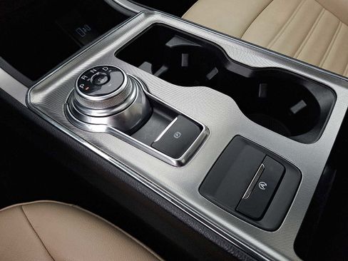 Used 2022 Ford Edge SEL w/ Convenience Package image 17