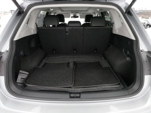 Certified 2024 Volkswagen Tiguan SE image 18