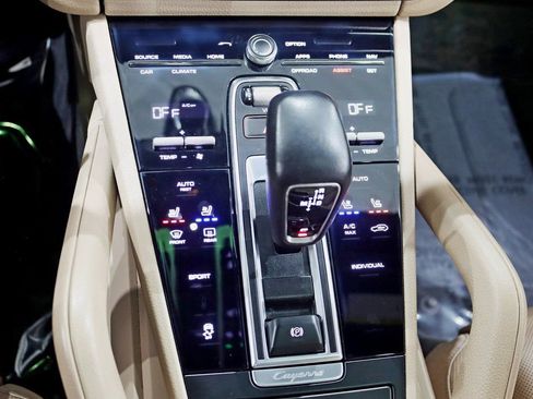 Used 2019 Porsche Cayenne image 22