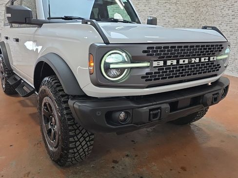 Used 2022 Ford Bronco Badlands image 7