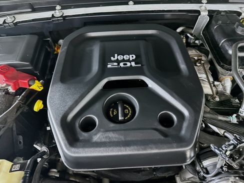 Used 2023 Jeep Wrangler Unlimited Rubicon 4xe AWD/4WD image 31