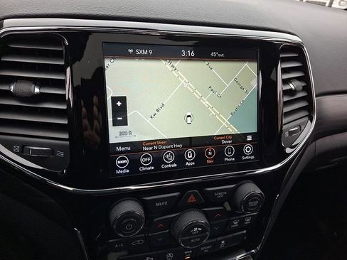 Used 2020 Jeep Grand Cherokee Altitude image 17