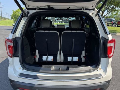 Used 2018 Ford Explorer XLT w/ Equipment Group 202A FWD image 17