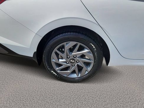 Used 2024 Hyundai Elantra SEL FWD image 7