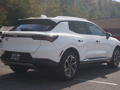 Used 2025 Chevrolet Equinox EV LT w/ Convenience Package image 9