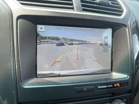 Used 2017 Ford Explorer XLT w/ Equipment Group 201A FWD image 17