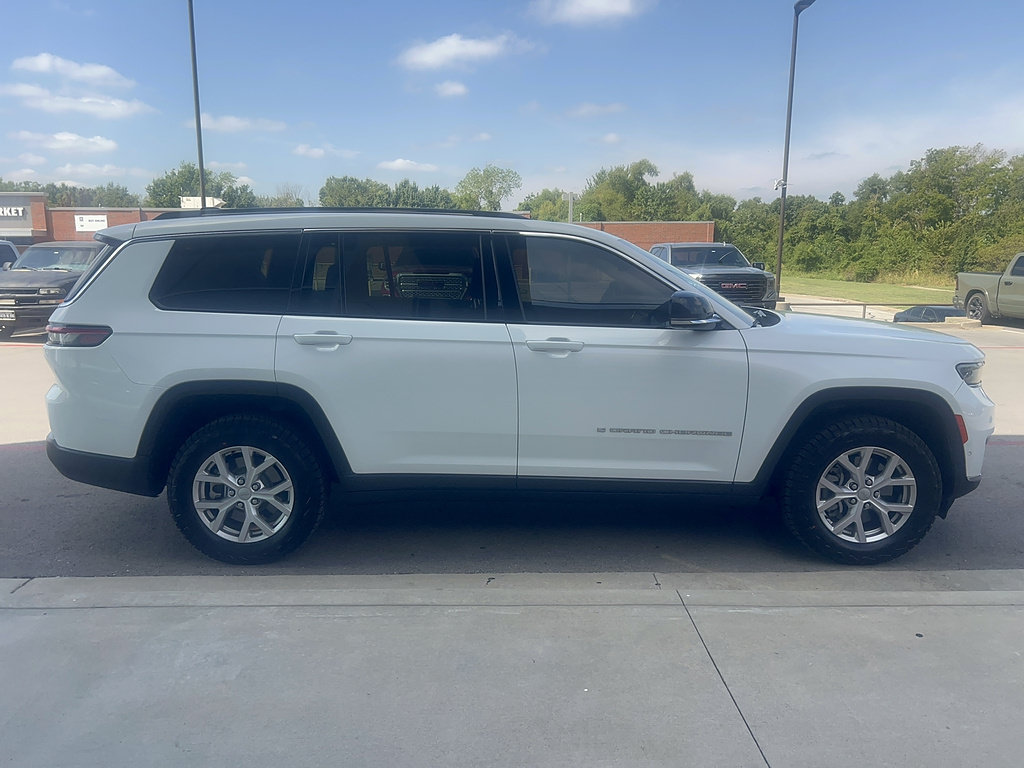 Used 2022 Jeep Grand Cherokee L Limited w/ Luxury Tech Group II RWD image 3