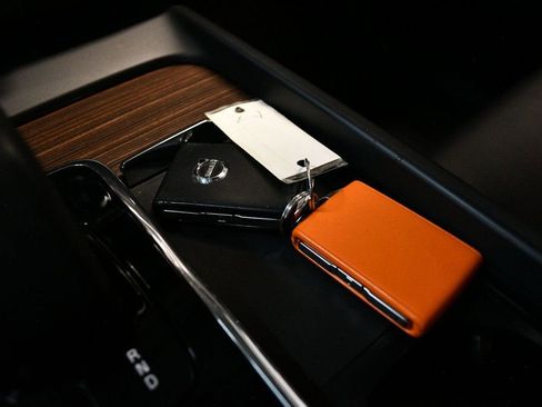 Used 2022 Volvo XC60 B5 Momentum w/ Protection Package Premier image 59