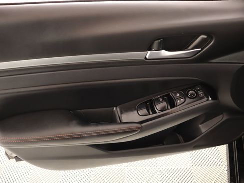 Used 2025 Nissan Altima 2.5 SR image 14