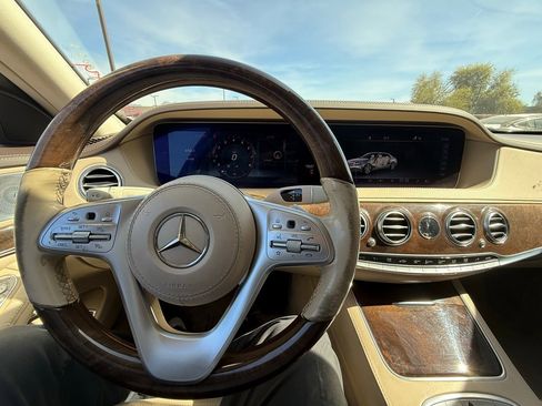 Used 2019 Mercedes-Benz S 560 Sedan w/ Premium Package image 22