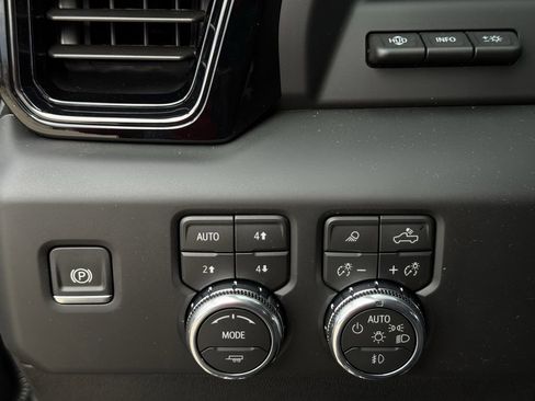 New 2026 GMC Sierra 2500 AT4 w/ AT4 Premium Plus Package image 19