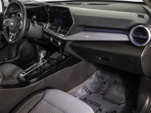 Used 2024 Chevrolet Trax LT w/ Driver Confidence Package image 44