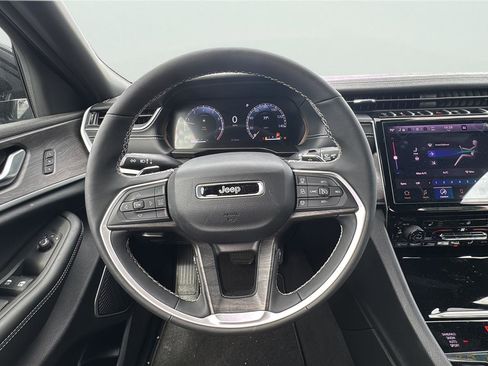 New 2025 Jeep Grand Cherokee Limited w/ Black Appearance Package AWD/4WD image 18
