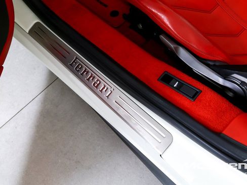 Used 2018 Ferrari 488 Spider RWD image 17