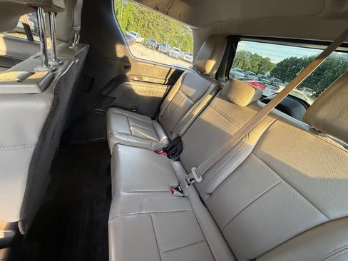 Used 2018 Ford Expedition XLT w/ Equipment Group 202A AWD/4WD image 27